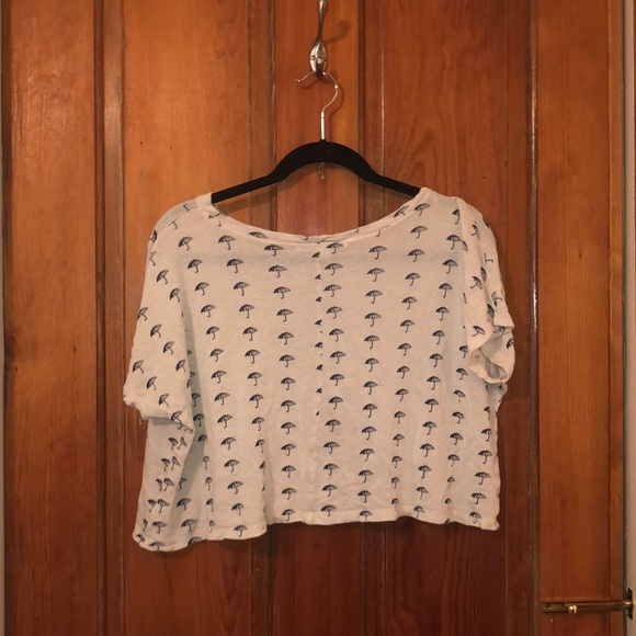 Adorable umbrella crop top - Picture 2 of 2